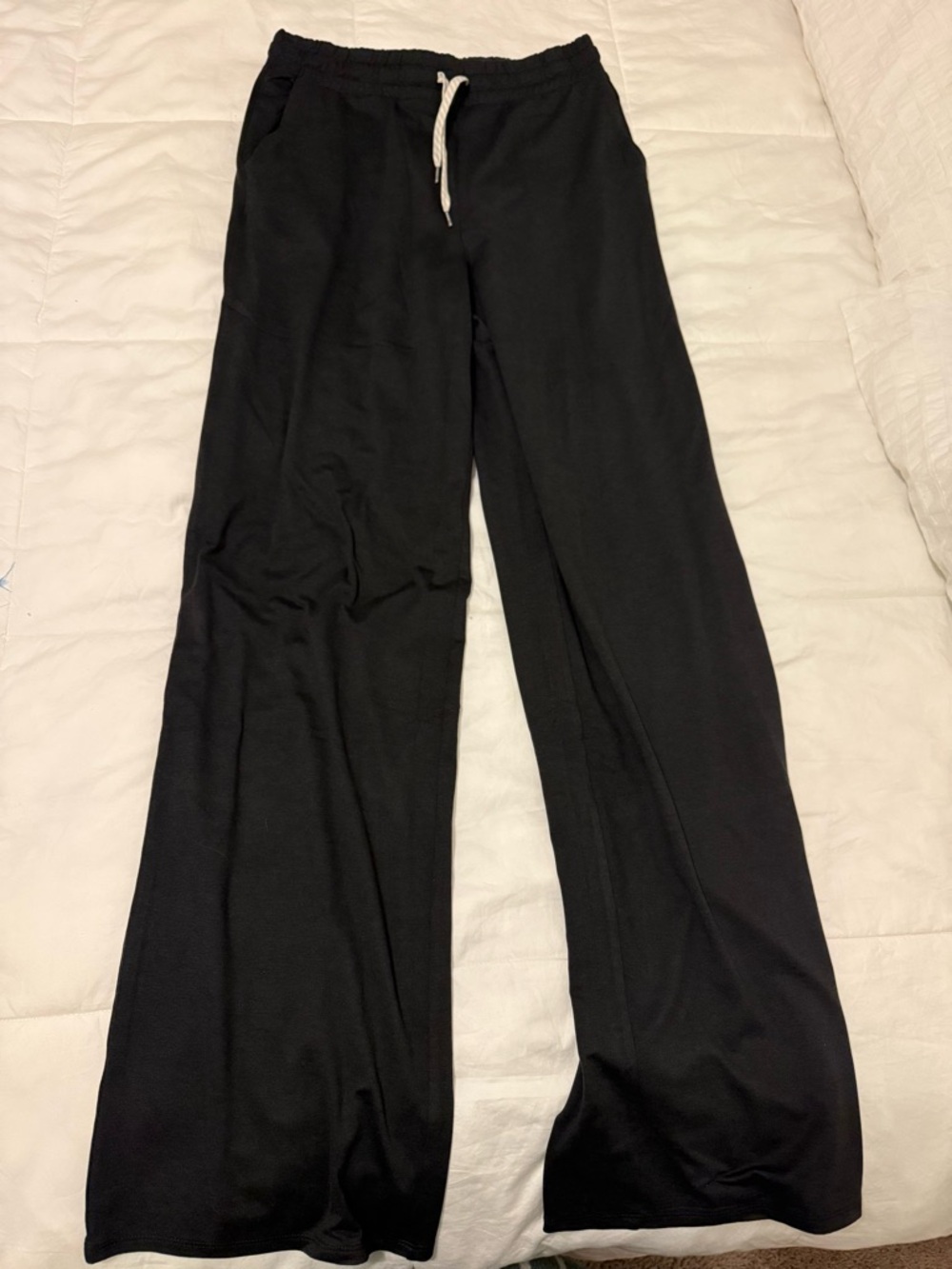 Vuori Black Halo Essential Wideleg Pant - Picture 2 of 4